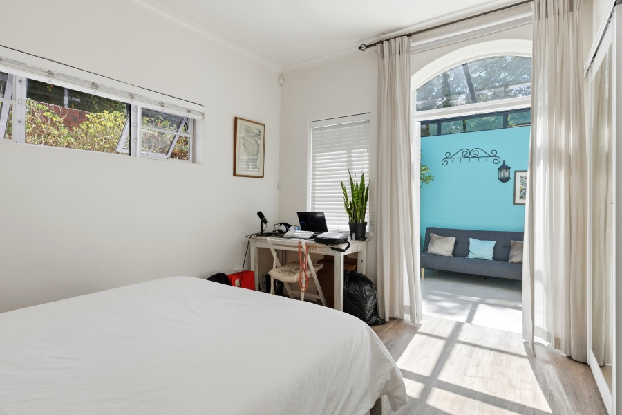 6 Bedroom Property for Sale in Green Point Western Cape